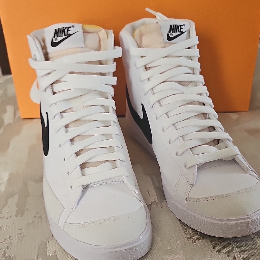 Nike White and Black Blazer Mid 77 Nature